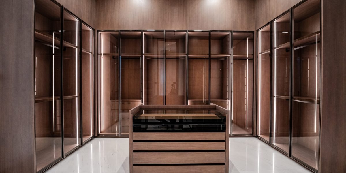34-Master Walk in Closet